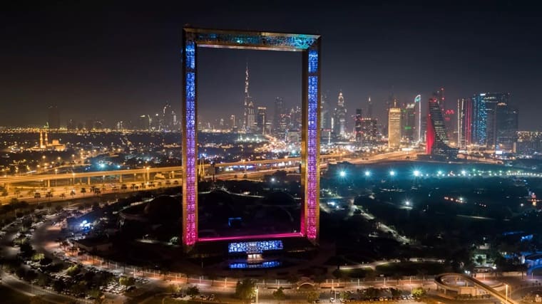   (Dubai Frame)